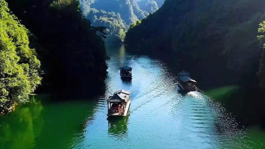 Baofeng Lake Cruise