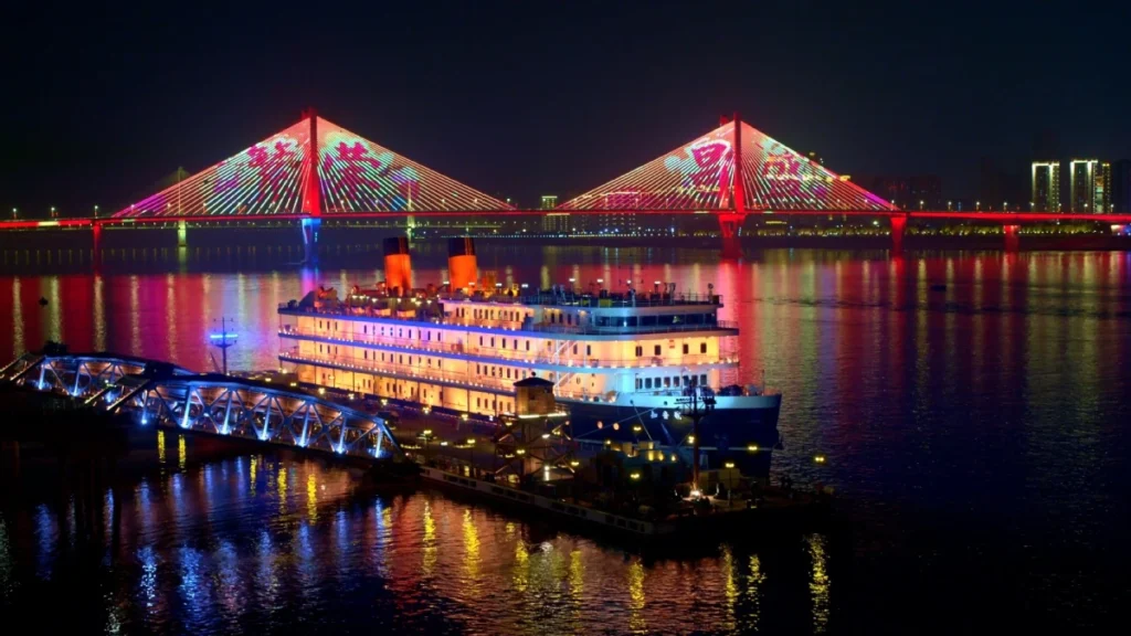 How much does it cost to cruise the Yangtze River?