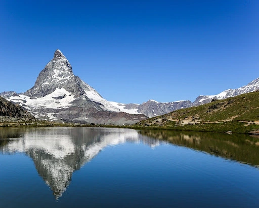 The Beauty of Heavenly Lake: A Natural Wonder