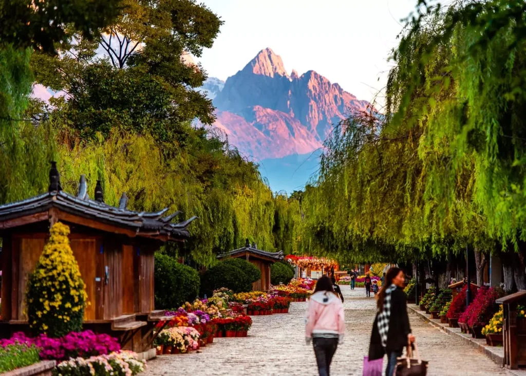 Exploring the Old Streets of Lijiang