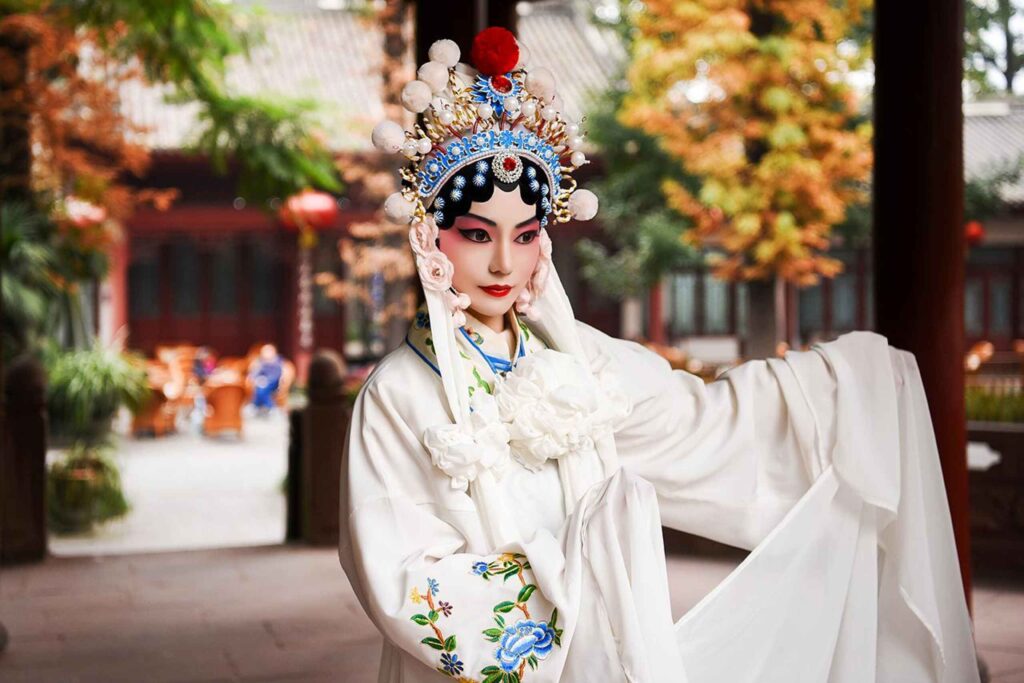 Experience Traditional Sichuan Opera in Chengdu