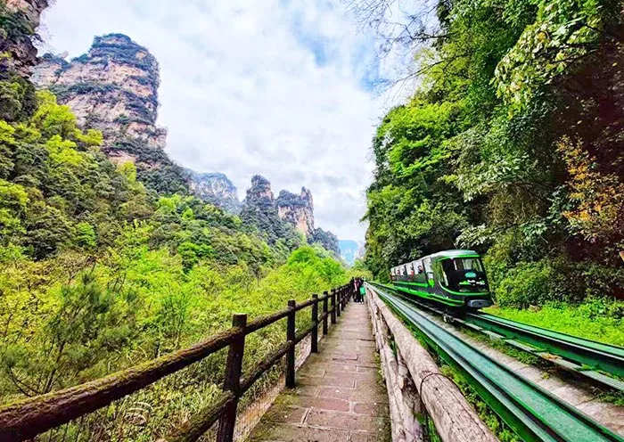 7 Days Beautiful China Tour with Guilin and Zhangjiajie from Hong Kong
