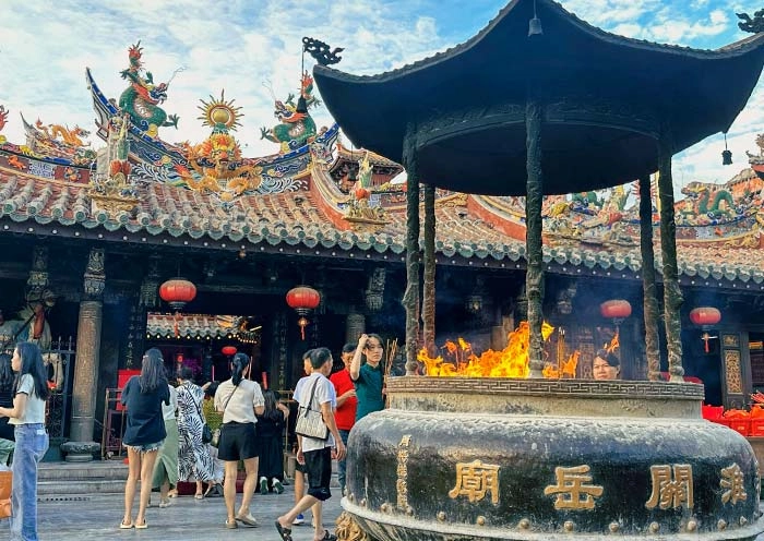 1 Day Quanzhou Tour From Xiamen: Follow Marco Polo & Explore The City of Light