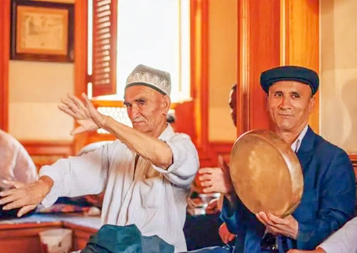 13 Days Xinjiang Silk Road Tour: Western Regions Expedition with Taklamakan Desert