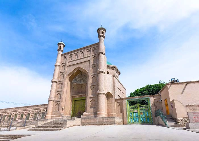 13 Days Xinjiang Silk Road Tour: Western Regions Expedition with Taklamakan Desert