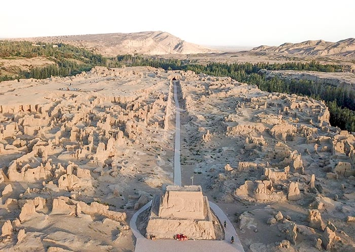 13 Days Xinjiang Silk Road Tour: Western Regions Expedition with Taklamakan Desert