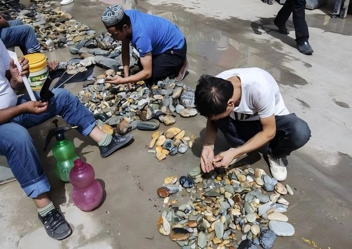 13 Days Xinjiang Silk Road Tour: Western Regions Expedition with Taklamakan Desert