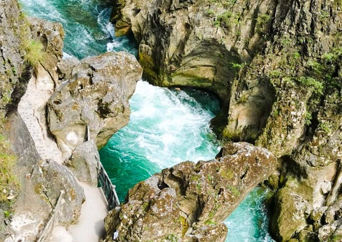3 Days Fanjingshan Tour with Karst Canyon: UNESCO Nature Adventure