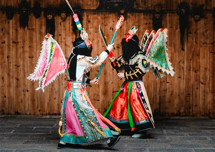 3 Days Guizhou Huangguoshu Waterfall Tour with Karst Cave: Asia's Largest Waterfall