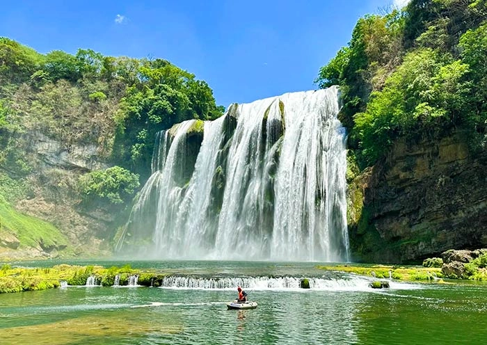 3 Days Guizhou Huangguoshu Waterfall Tour with Karst Cave: Asia's Largest Waterfall