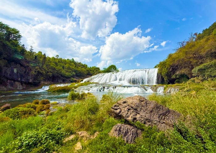 3 Days Guizhou Huangguoshu Waterfall Tour with Karst Cave: Asia's Largest Waterfall