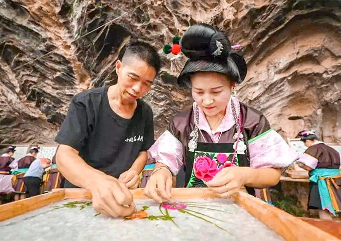 5 Days Guizhou Ethnic Tour: Miao and Dong Villages in Qiandongnan