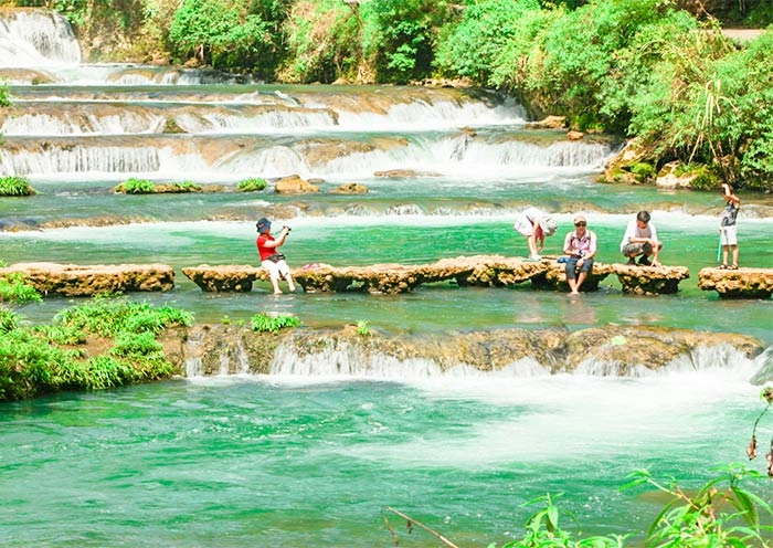 6 Days Guizhou Classic Tour: Huangguoshu Waterfall, Xiaoqikong & Miao Villages
