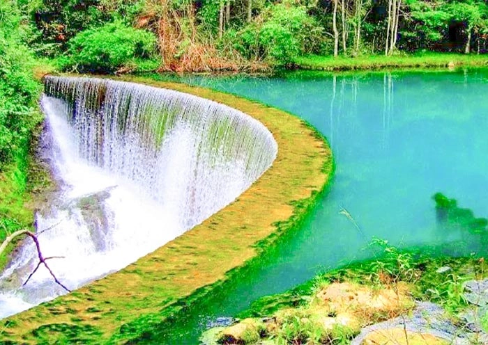 6 Days Guizhou Classic Tour: Huangguoshu Waterfall, Xiaoqikong & Miao Villages