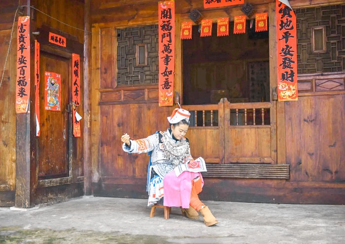 6 Days Guizhou Classic Tour: Huangguoshu Waterfall, Xiaoqikong & Miao Villages
