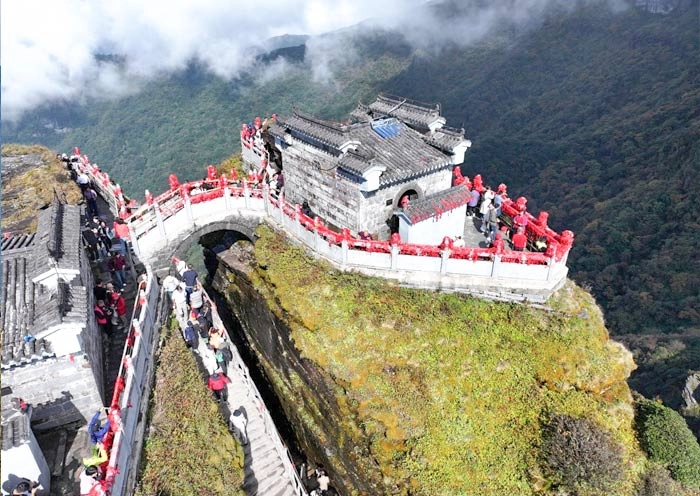 7 Days Zhangjiajie Fanjingshan Tour: Avatar Mountains and Sky Temples
