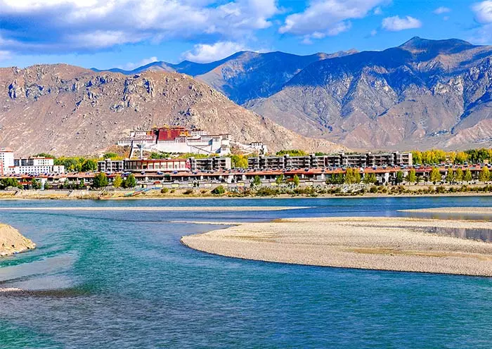 8 Days Tibet Discovery Tour from Lhasa to Mount Everest Base Camp