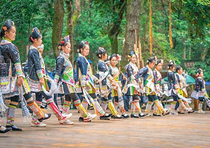 6 Days Chongqing Guizhou Tour: 3D Mountain City & Miao Dong Villages